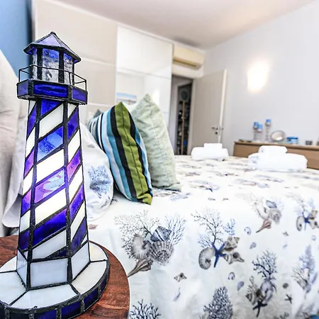 Real Italian Estate - Lighthouse Marina View Apartment Genoa